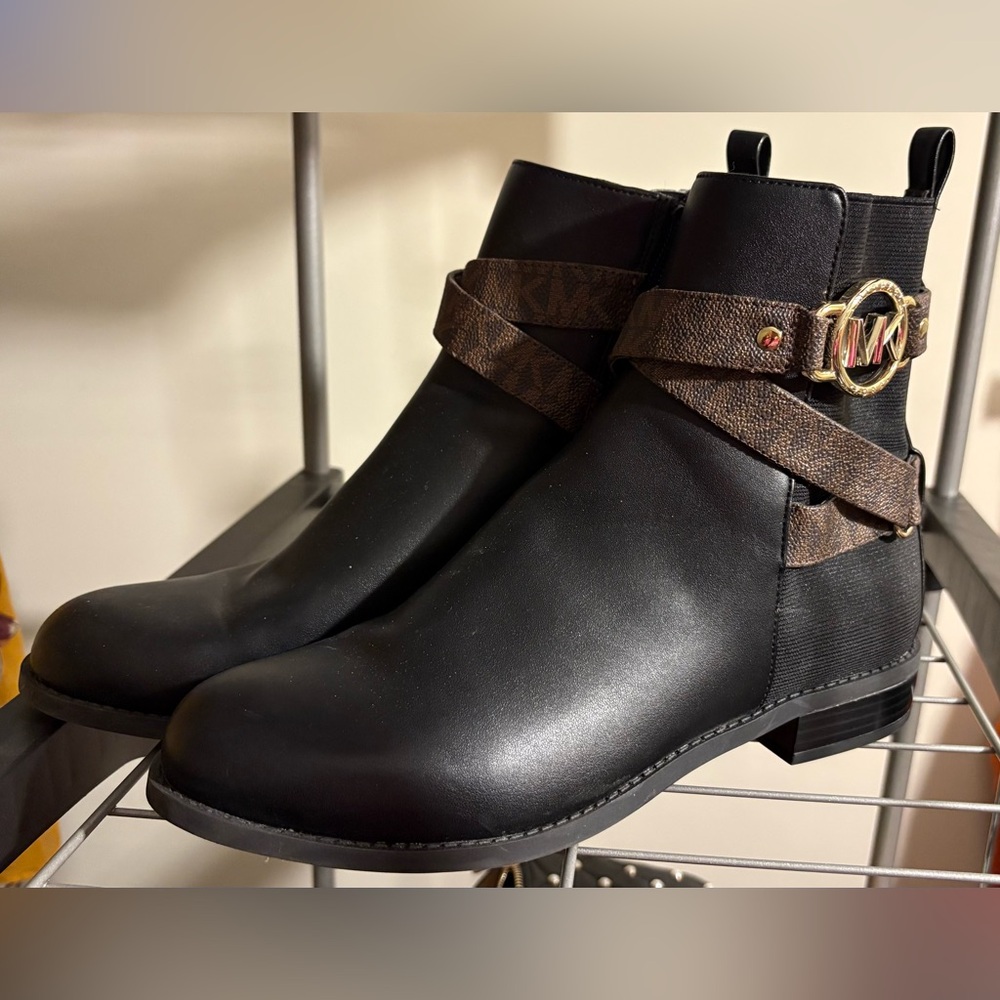 Michael Kors Women’s Black Ankle Boots with Brown Straps & Gold MK Hardware 8.5